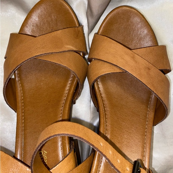 Size 7 (38) Women’s Brown Sandle - Picture 5 of 8